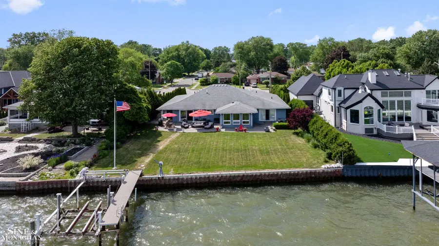 34036 Jefferson AVE, Saint Clair Shores, MI 48082 - #3