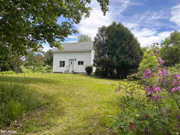 9956 Sharp RD, Clifford, MI 48727