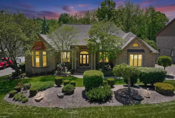 5500 Crystal Creek LN, Washington, MI 48094