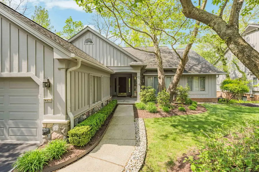 4921 Fairway Ridge CIR, West Bloomfield, MI 48323 - #2