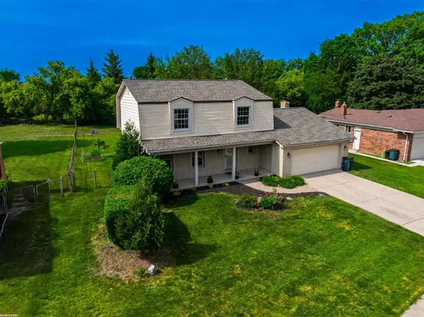 1083 Shallowdale DR, Troy, MI 48085