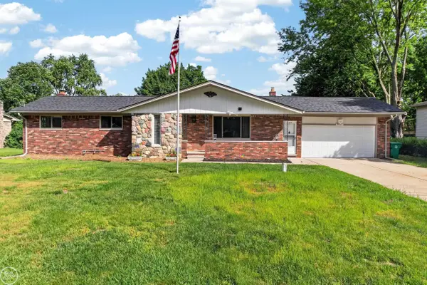 8650 Sandy Crest DR, WhiteLake, MI 48386