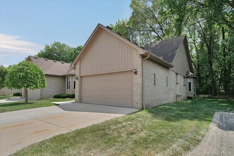 15634 Corso DR, Clinton Township, MI 48035 - #3