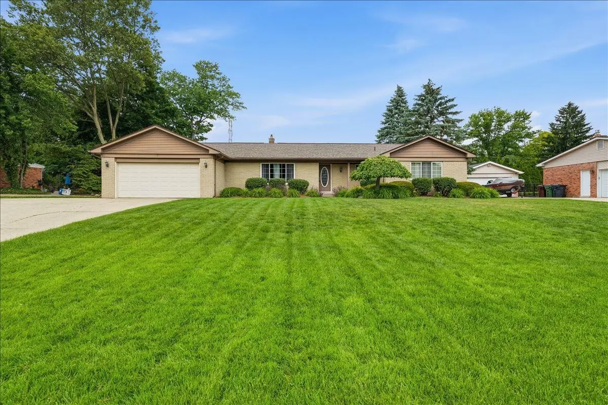 5191 Saint Richard DR, Utica, MI 48316 - #1