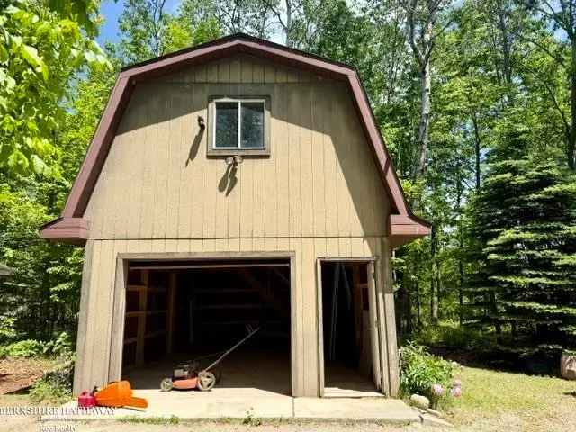 4412 Glasbury CT, Gladwin, MI 48624 - #2