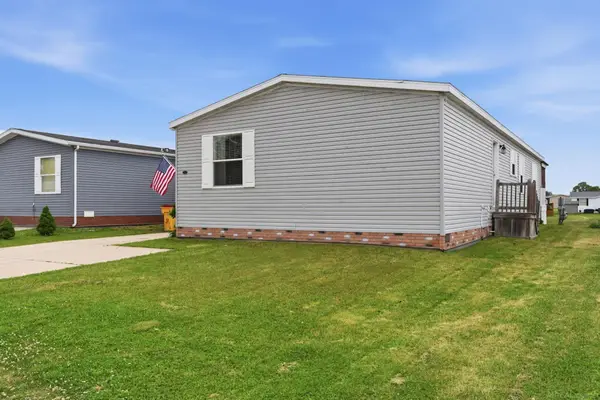 58520 Brookside DR, Lenox, MI 48048