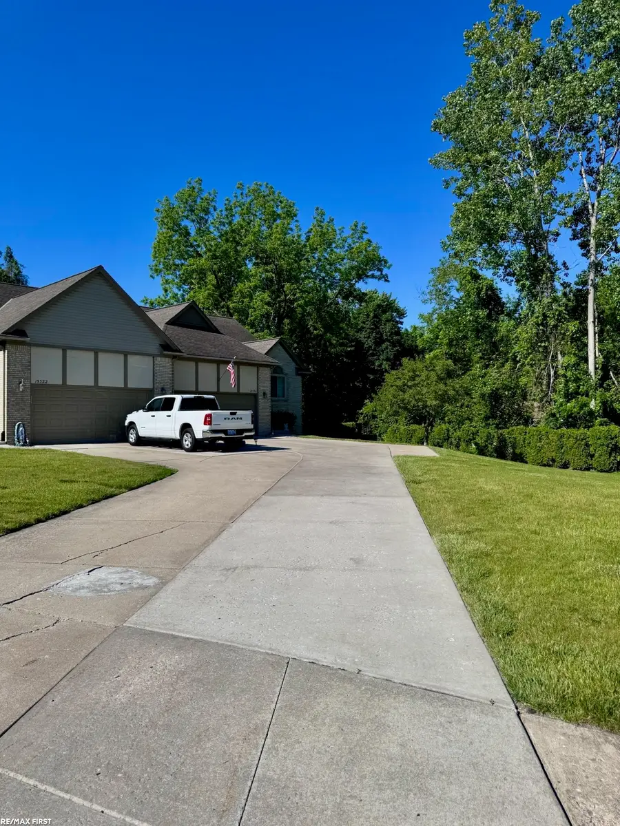 15330 Pebble Pointe CT, Clinton Township, MI 48038 - #3