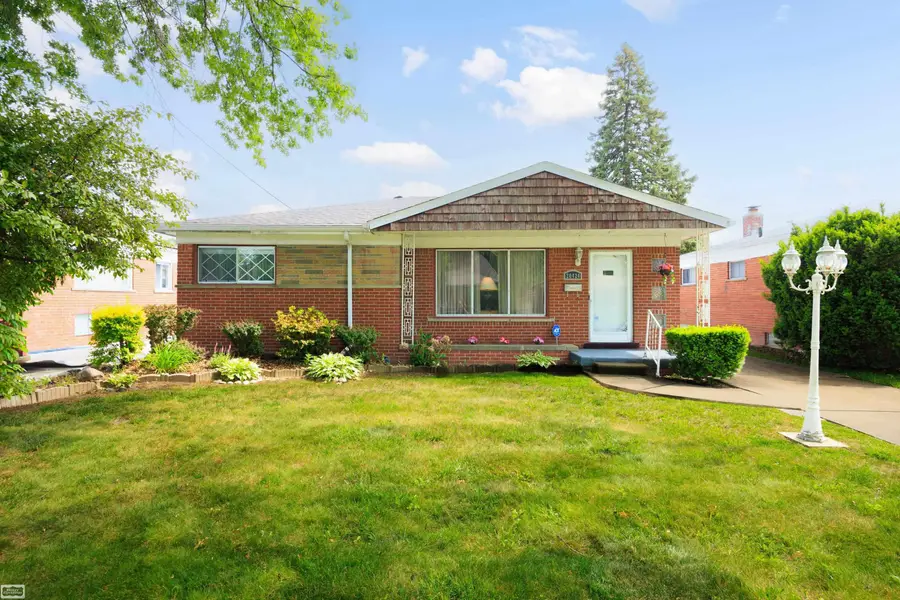 20424 Sunnydale ST, Saint Clair Shores, MI 48081 - #2