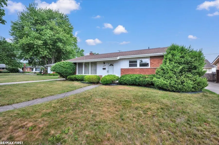 35488 Hathaway ST, Livonia, MI 48150 - #3