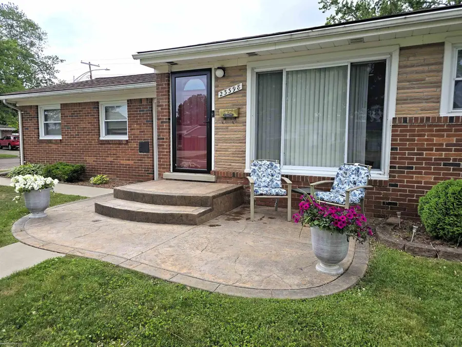 23398 Linne DR, Clinton Township, MI 48035 - #2