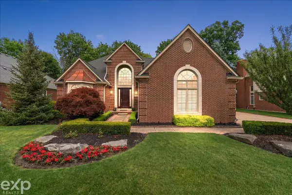54380 Sassafras DR, Utica, MI 48315