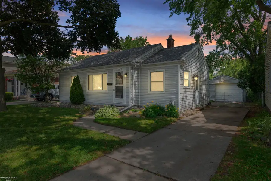 21613 Bon Heur ST, Saint Clair Shores, MI 48081 - #2