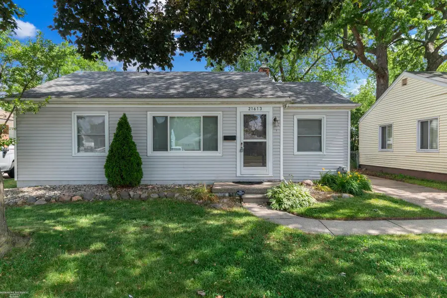 21613 Bon Heur ST, Saint Clair Shores, MI 48081 - #3