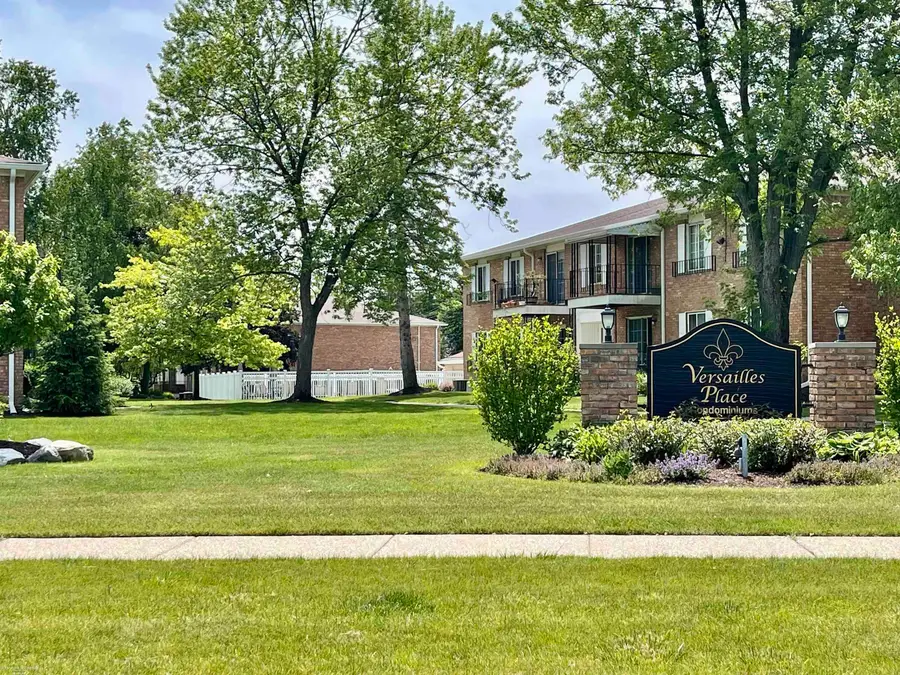 30703 Shiawassee ST, Farmington, MI 48336 - #2