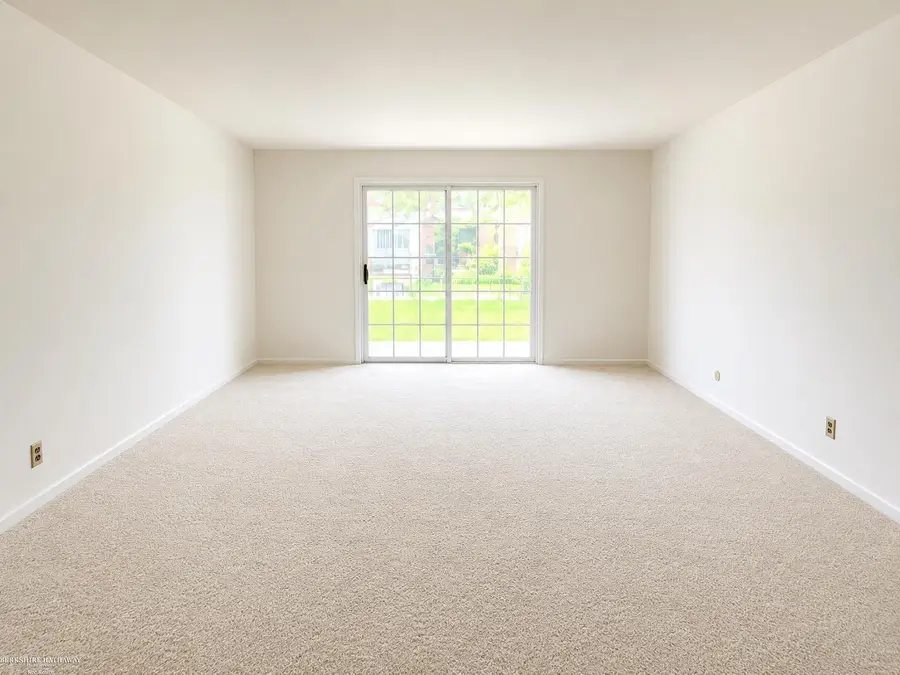30703 Shiawassee ST, Farmington, MI 48336 - #3