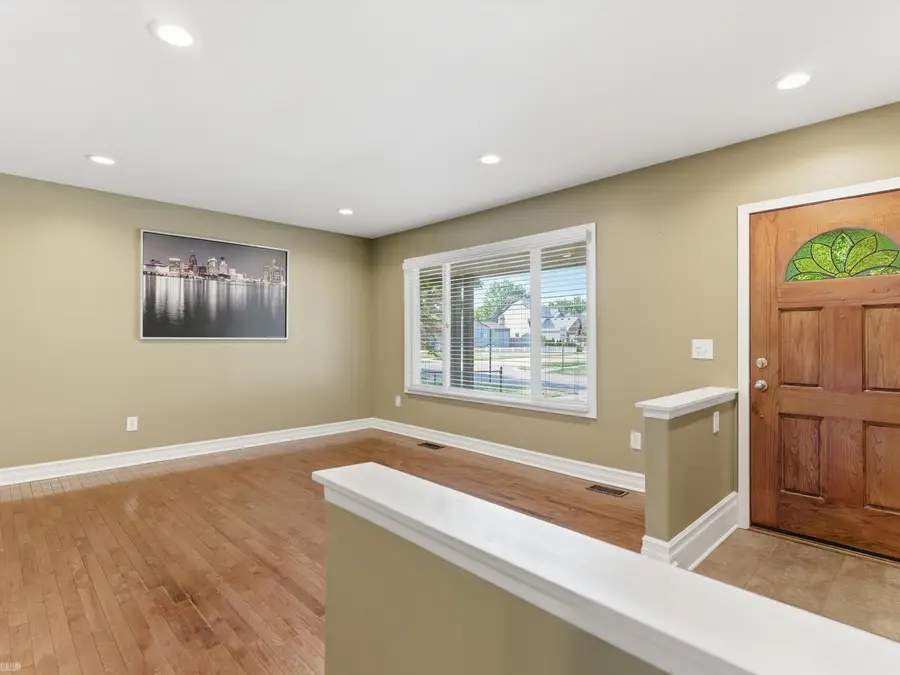 2497 Avalon DR, Troy, MI 48083 - #2