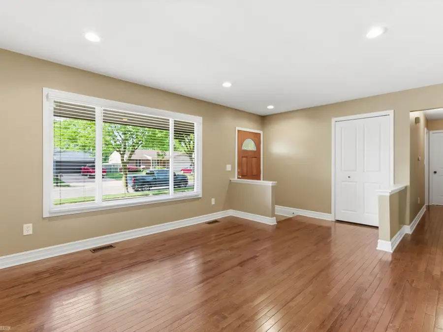 2497 Avalon DR, Troy, MI 48083 - #3
