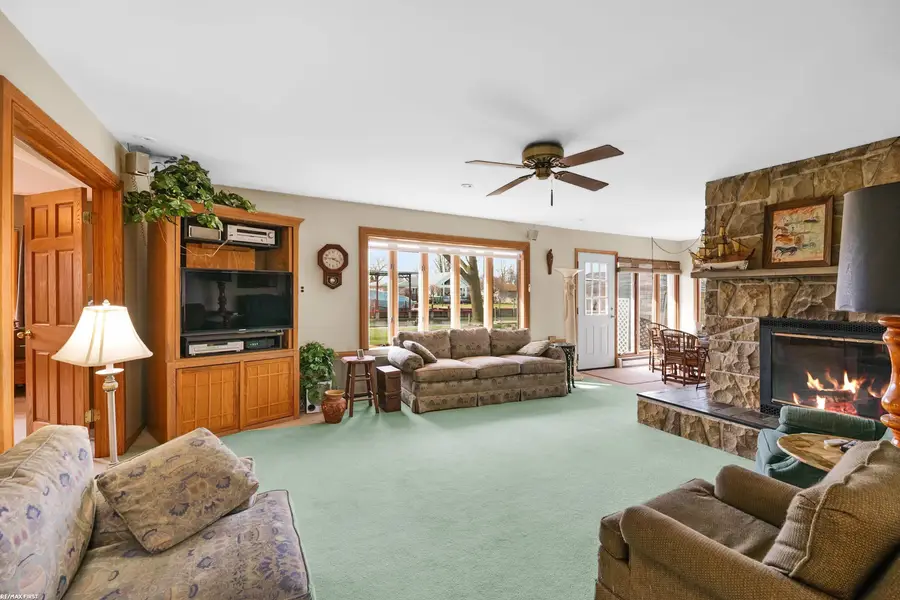 41589 Windmill ST, Harrison, MI 48045 - #2