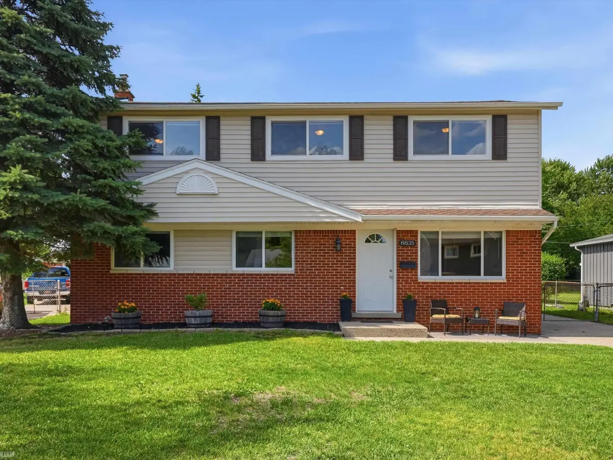 8835 Royce DR, Sterling Heights, MI 48313 - #1