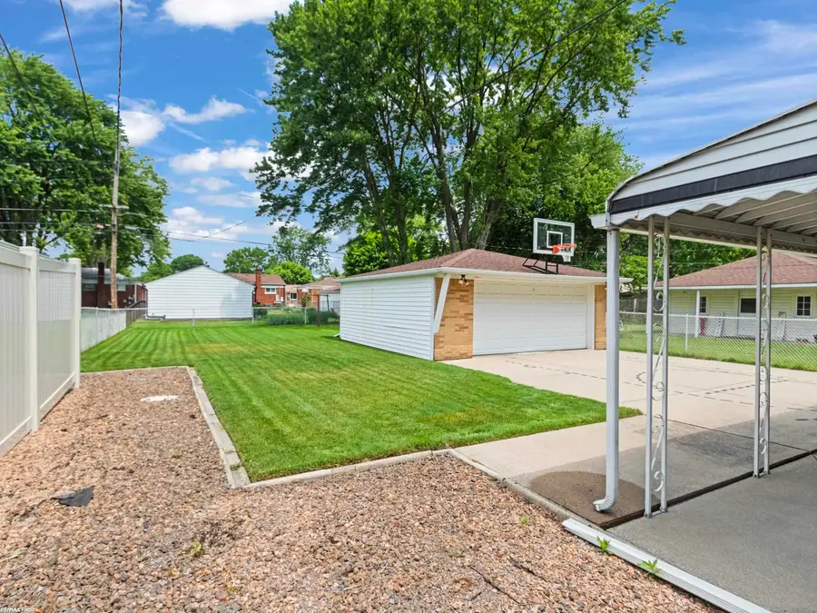 20343 Ardmore Park ST, Saint Clair Shores, MI 48081 - #3