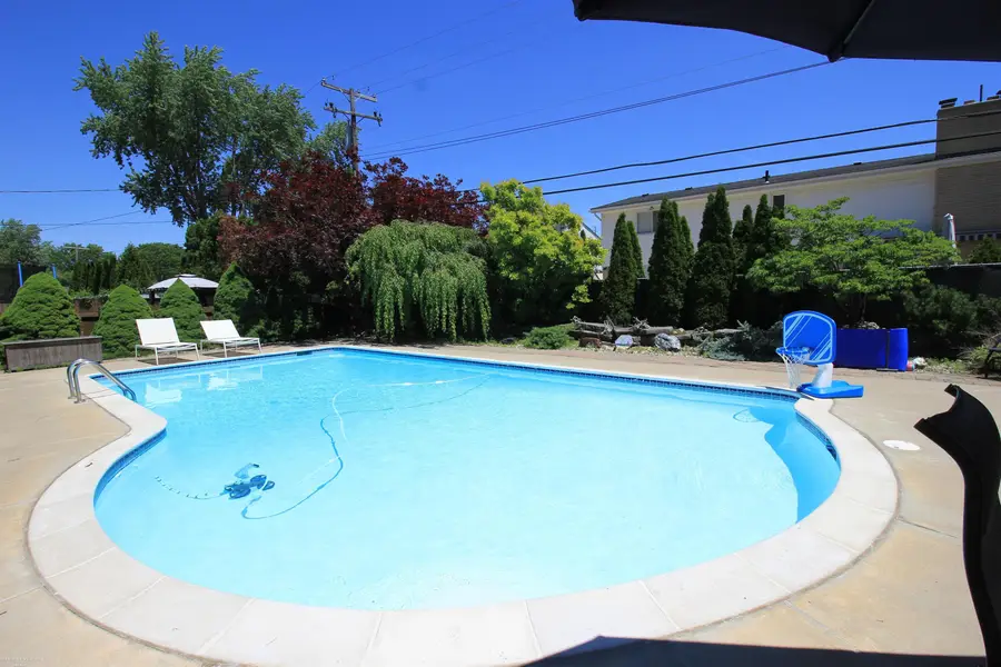 32310 Coventry PL, Warren, MI 48093 - #3