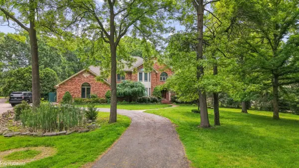3701 Green Lake RD, WestBloomfield, MI 48324