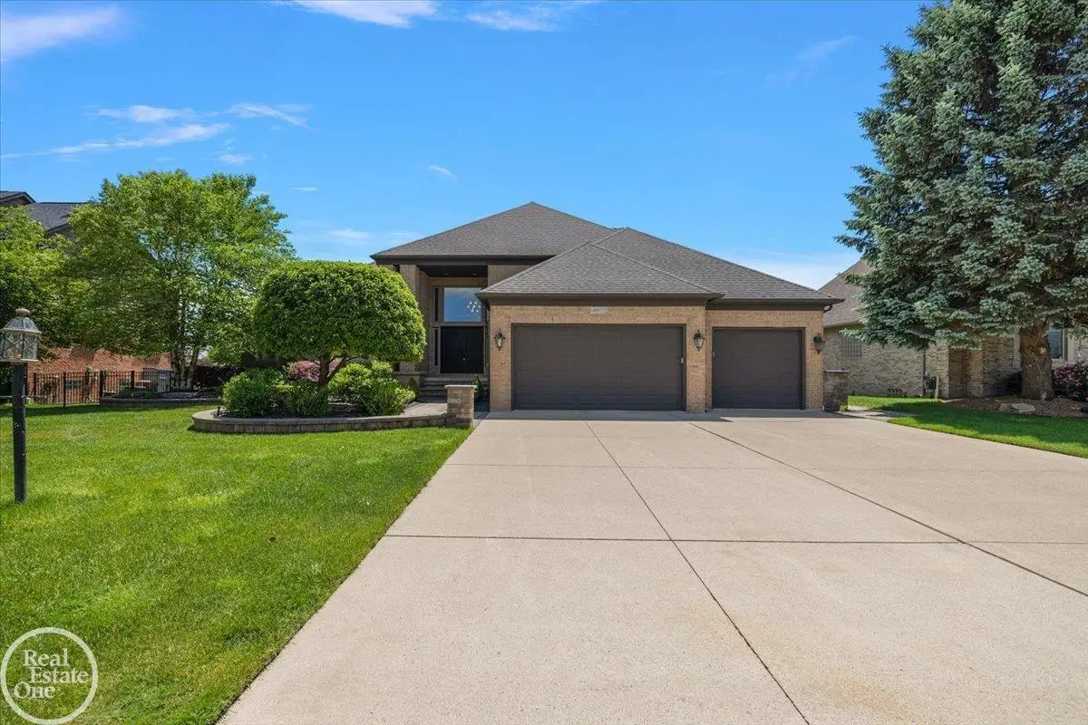 49572 Compass Point DR, Chesterfield, MI 48047 - #1