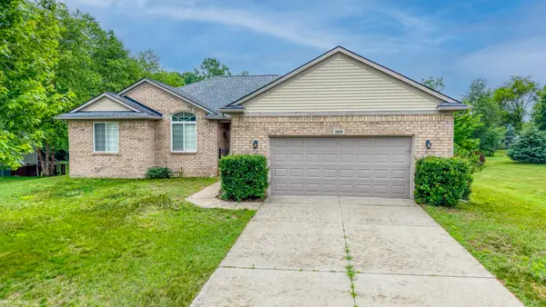 2059 Pinebrook Meadow CT, Howell, MI 48843