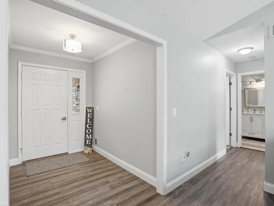 19020 Carmelo DR, Clinton, MI 48038 - #2