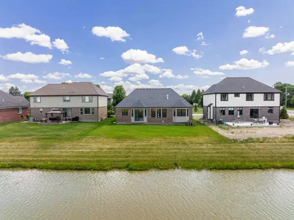 48937 Bartlet DR, Macomb, MI 48044