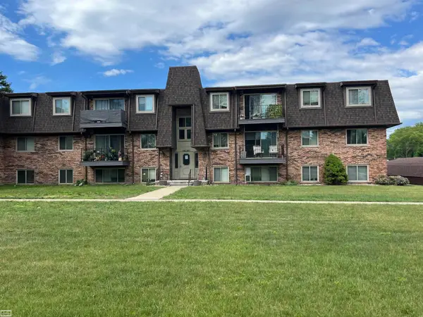 532 Riviera DR, StClairShores, MI 48080