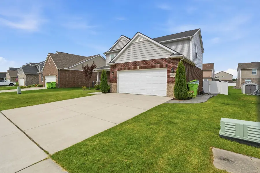48643 Pioneer AVE, Macomb, MI 48042 - #2