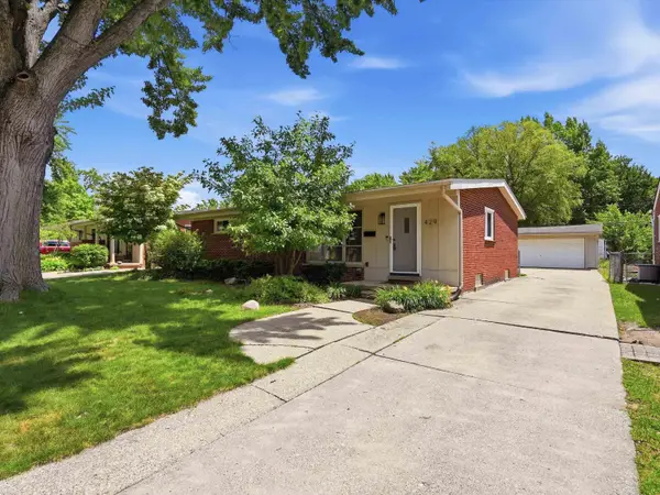 429 W Bloomfield AVE, RoyalOak, MI 48073