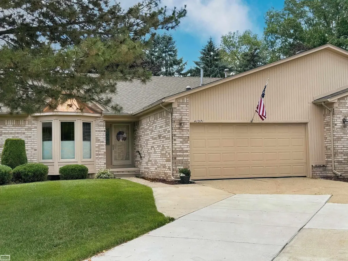 41371 Carmelo W DR, Clinton, MI 48038 - #1