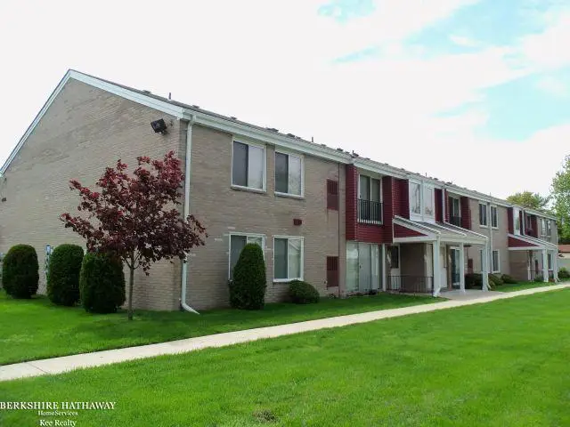 409 Sunset LN, Saint Clair Shores, MI 48082 - #1