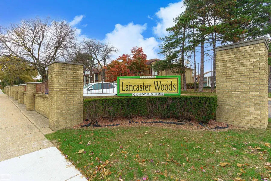 29200 Gloede ST, Warren, MI 48088 - #2
