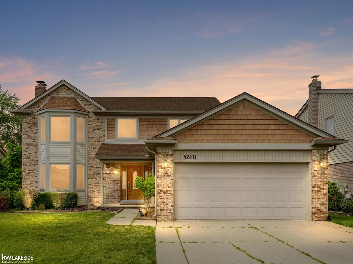 42411 Royal LN, Clinton, MI 48038 - #1