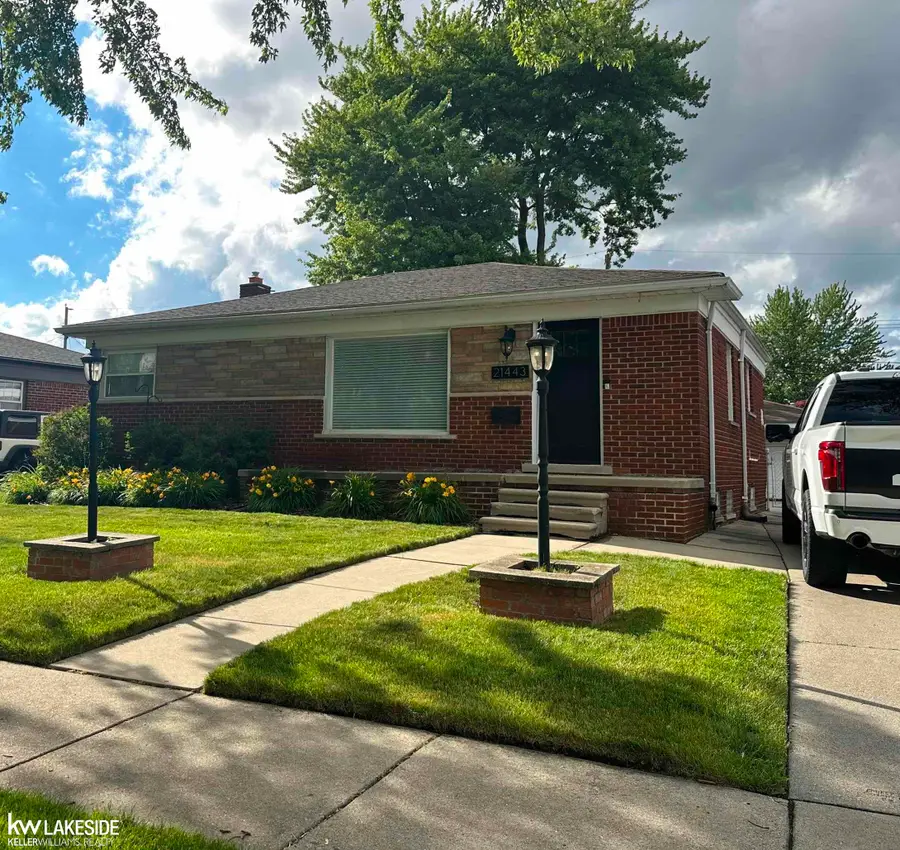 21443 Arrowhead ST, Saint Clair Shores, MI 48082 - #2