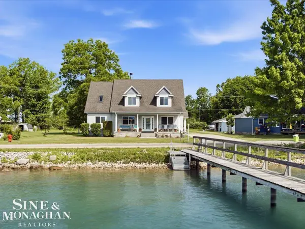2300 S Channel DR, HarsensIsland, MI 48028