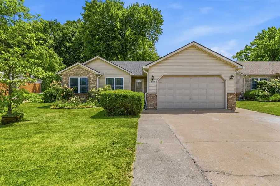 33936 Beaconsfield ST, Clinton Township, MI 48035 - #2