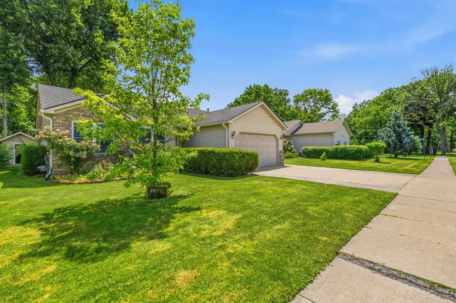 33936 Beaconsfield ST, Clinton Township, MI 48035 - #3