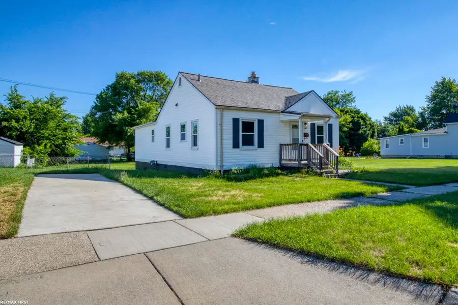 49 Fessenden St ST, Mount Clemens, MI 48043 - #2