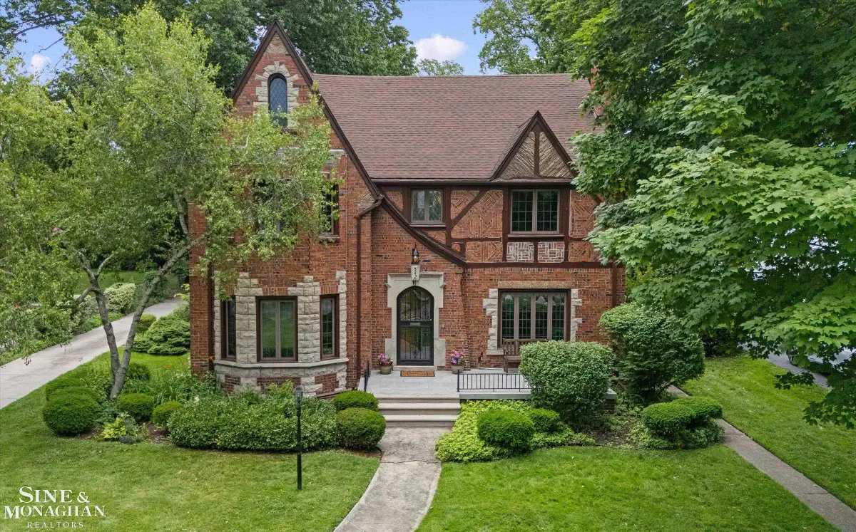542 Lakepointe ST, Grosse Pointe Park, MI 48236 - #1