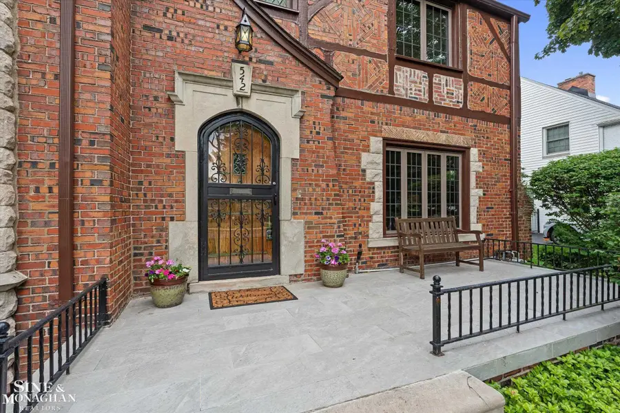 542 Lakepointe ST, Grosse Pointe Park, MI 48236 - #3