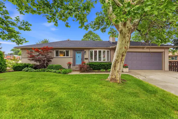26360 Jefferson AVE, StClairShores, MI 48081