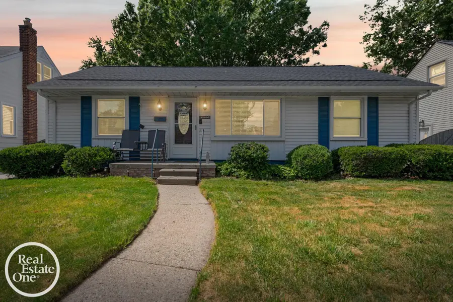 21600 Revere ST, Saint Clair Shores, MI 48080 - #2