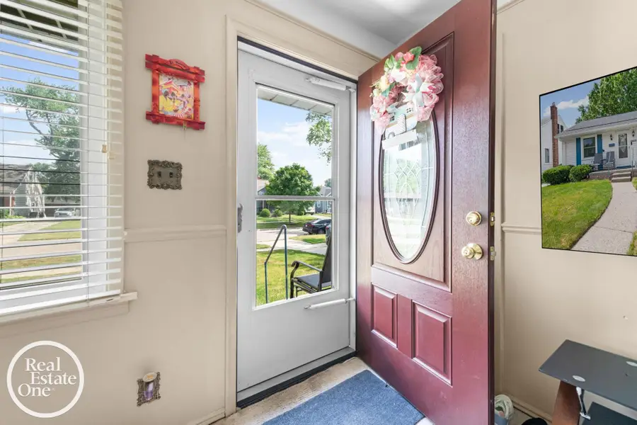 21600 Revere ST, Saint Clair Shores, MI 48080 - #3