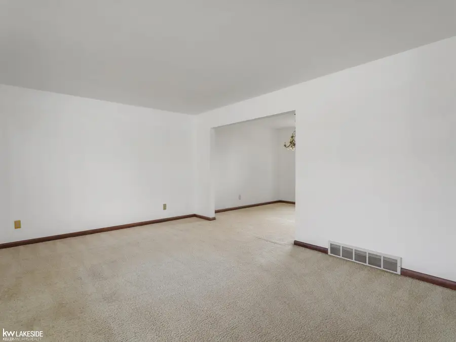 35385 Bobcean RD, Clinton Township, MI 48035 - #2