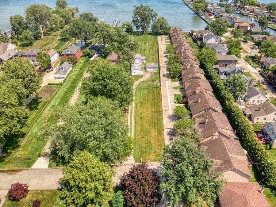 26800 Koerber ST, Saint Clair Shores, MI 48081 - #2
