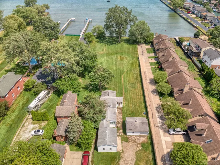 26800 Koerber ST, Saint Clair Shores, MI 48081 - #3